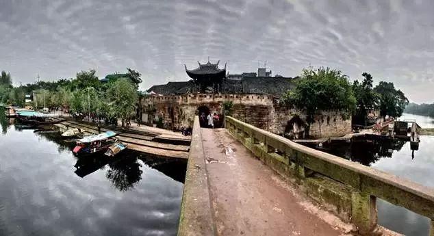 逃离遗弃的建筑4